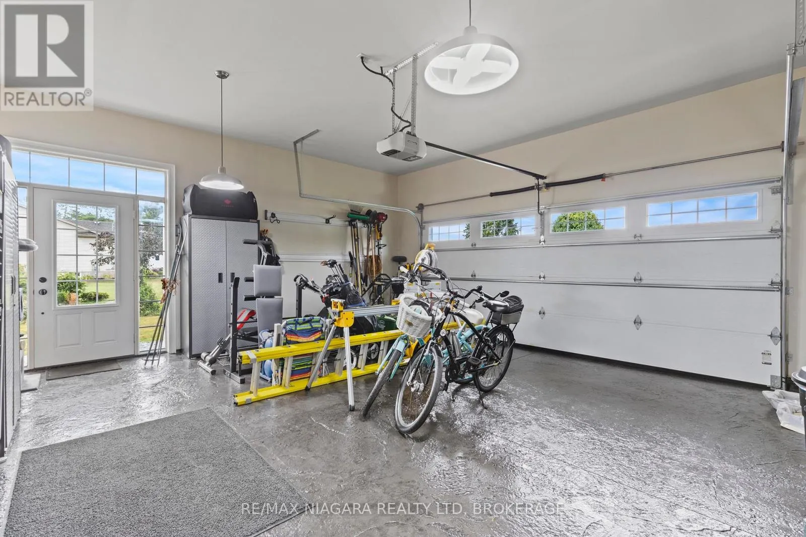 35 BURLEIGH ROAD S