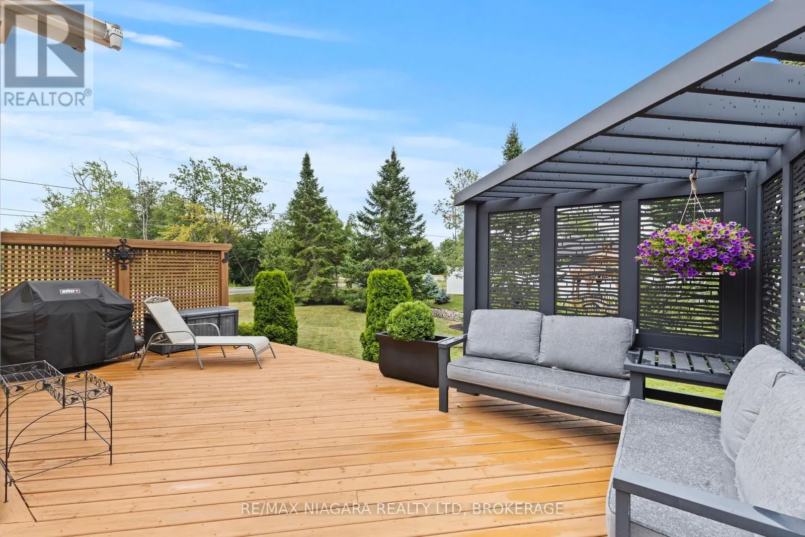 35 BURLEIGH ROAD S