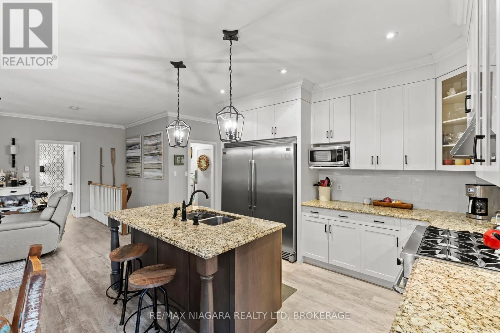 35 BURLEIGH ROAD S