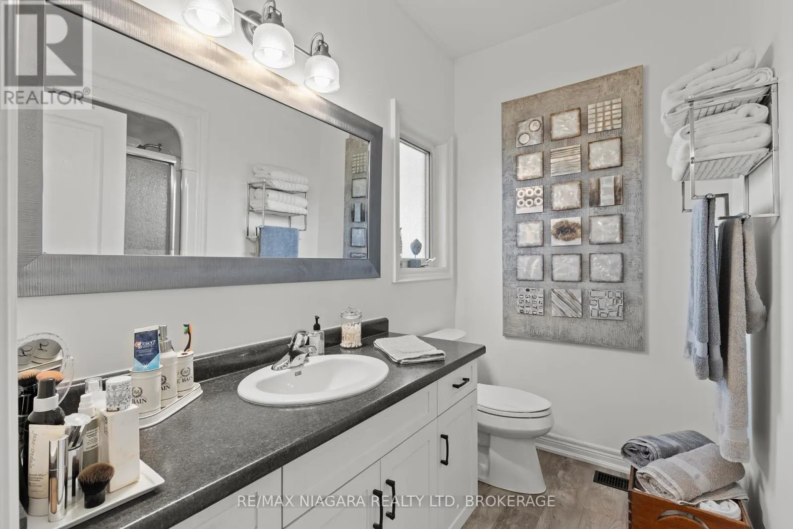 35 BURLEIGH ROAD S