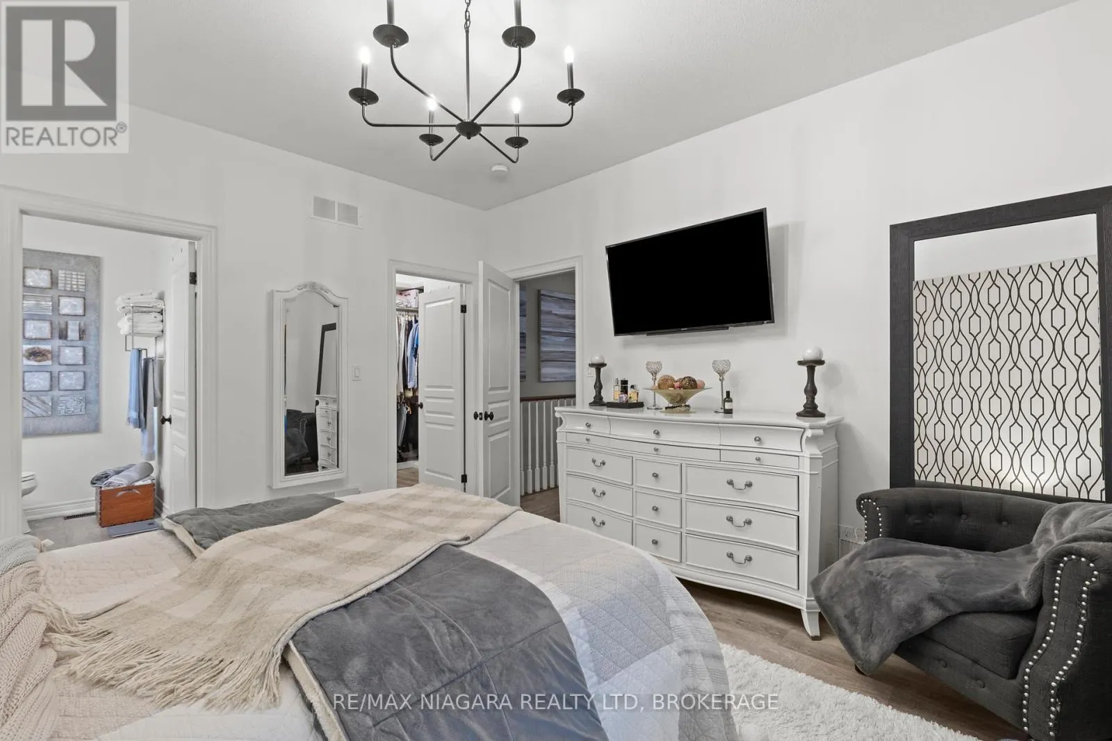 35 BURLEIGH ROAD S