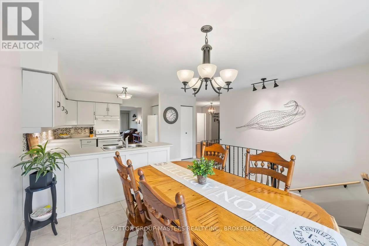 984 AMBLESIDE CRESCENT