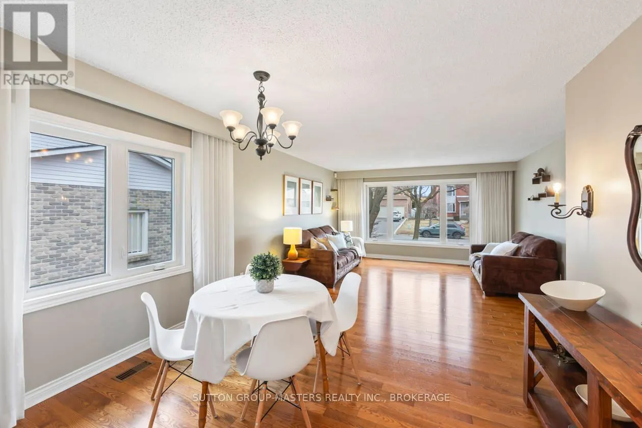 984 AMBLESIDE CRESCENT