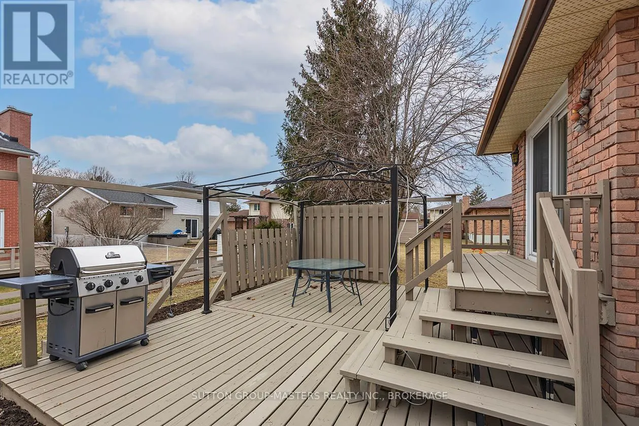984 AMBLESIDE CRESCENT