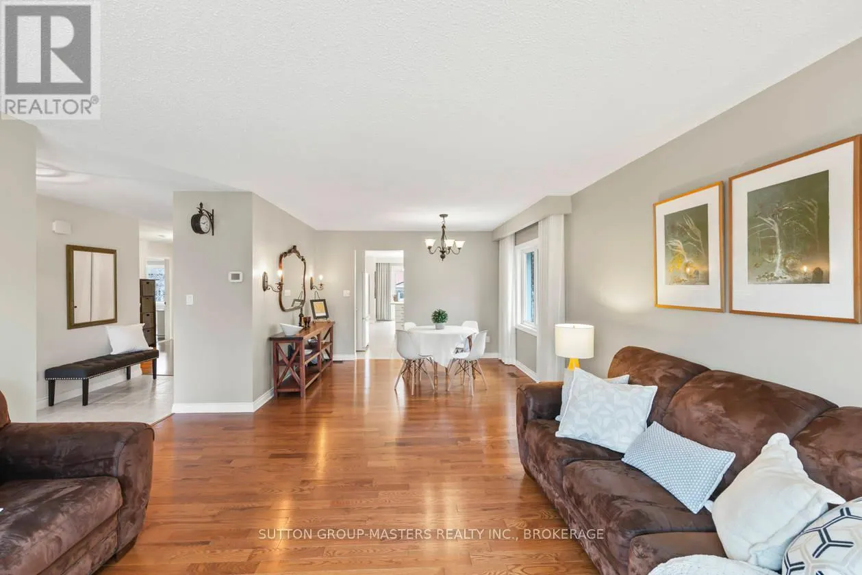 984 AMBLESIDE CRESCENT
