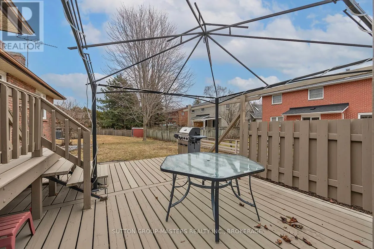 984 AMBLESIDE CRESCENT