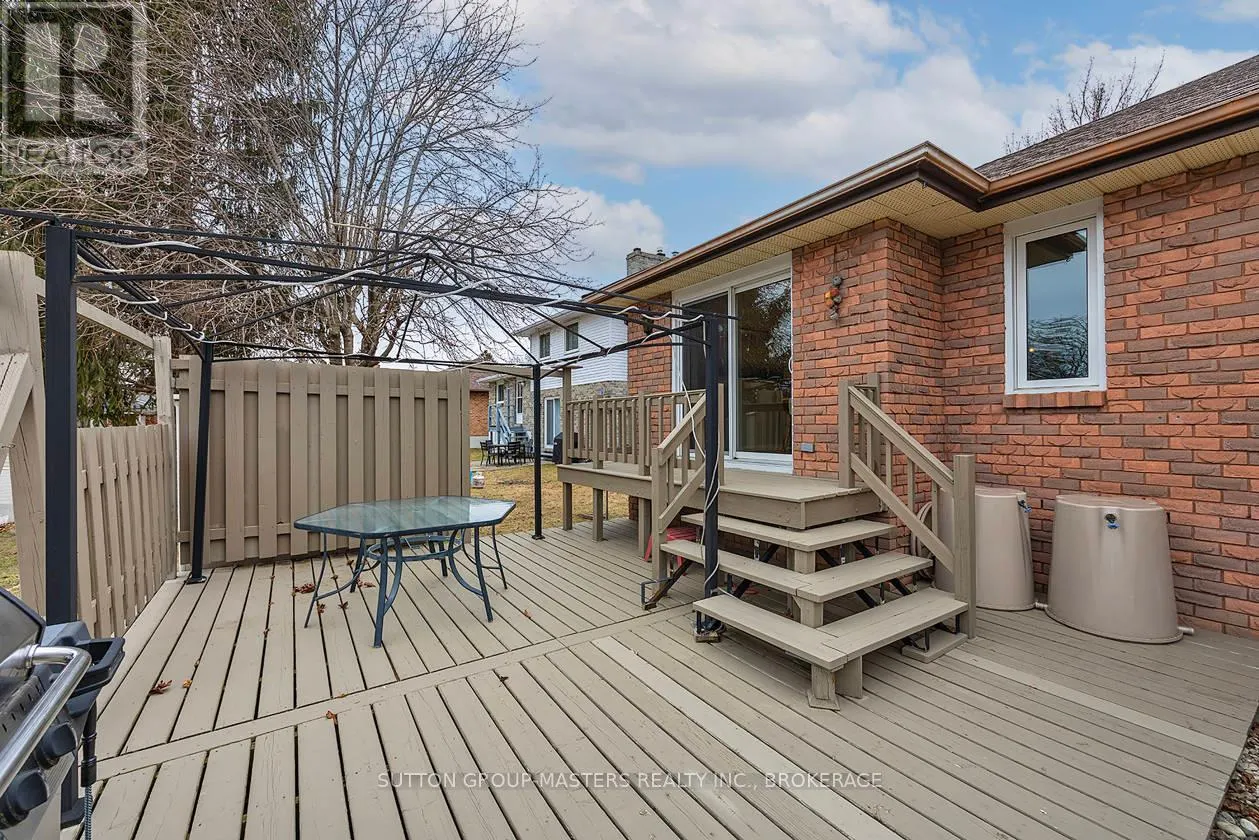 984 AMBLESIDE CRESCENT
