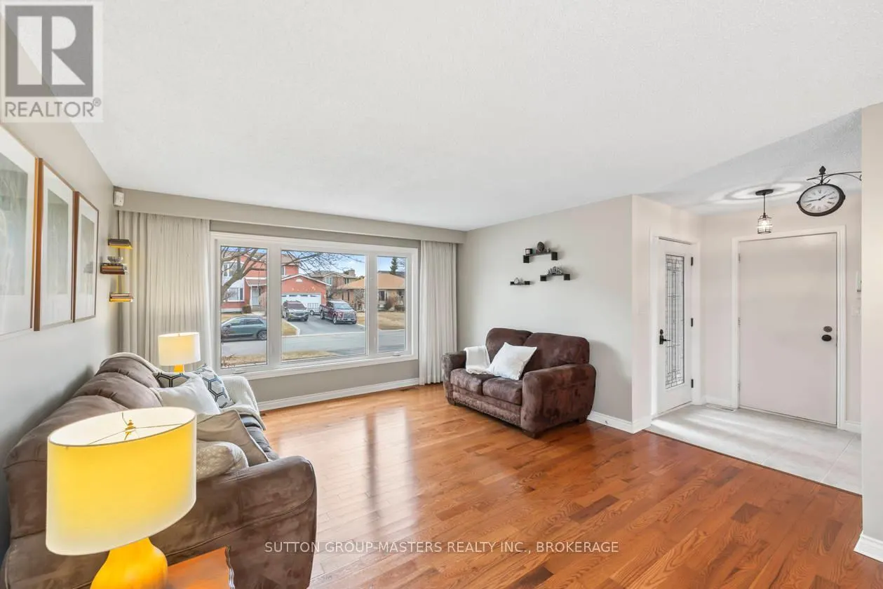 984 AMBLESIDE CRESCENT