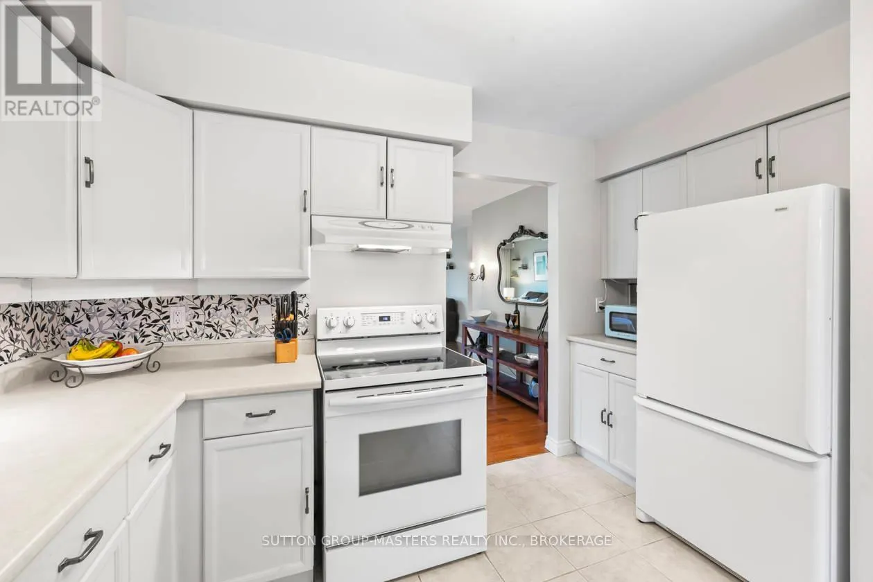 984 AMBLESIDE CRESCENT