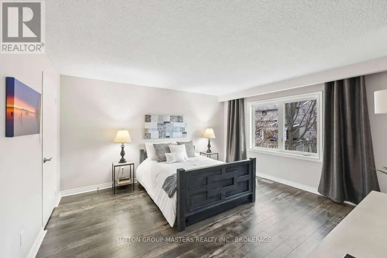 984 AMBLESIDE CRESCENT