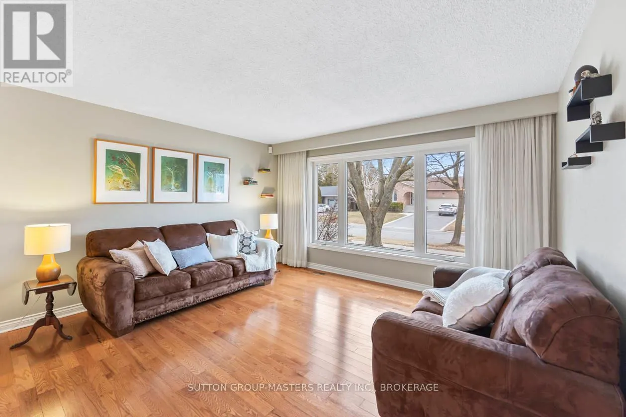 984 AMBLESIDE CRESCENT