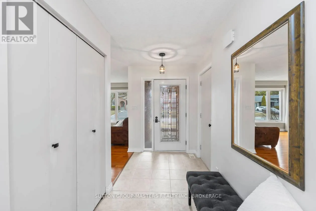 984 AMBLESIDE CRESCENT