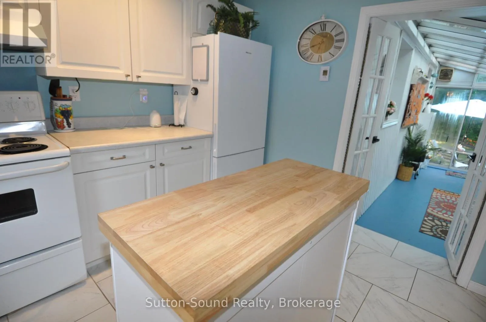 247 6TH STREET E