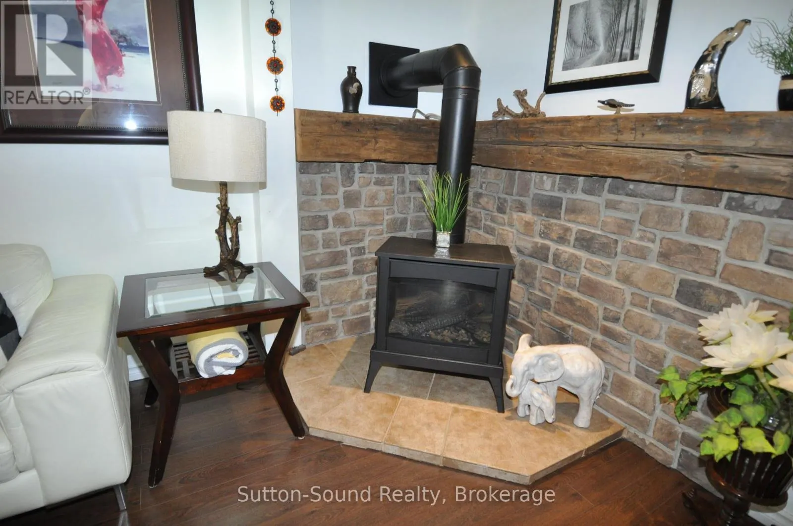 247 6TH STREET E