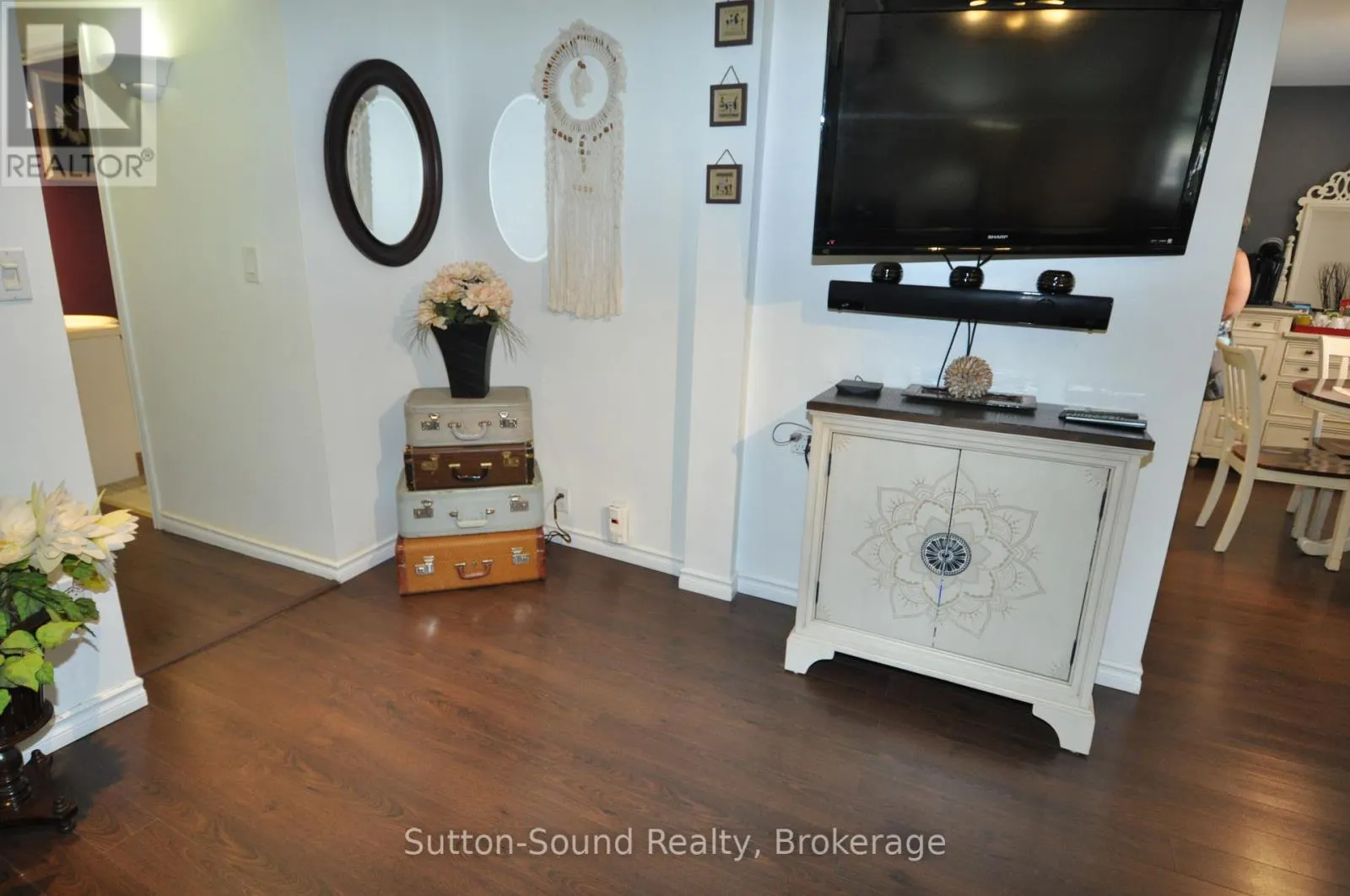 247 6TH STREET E