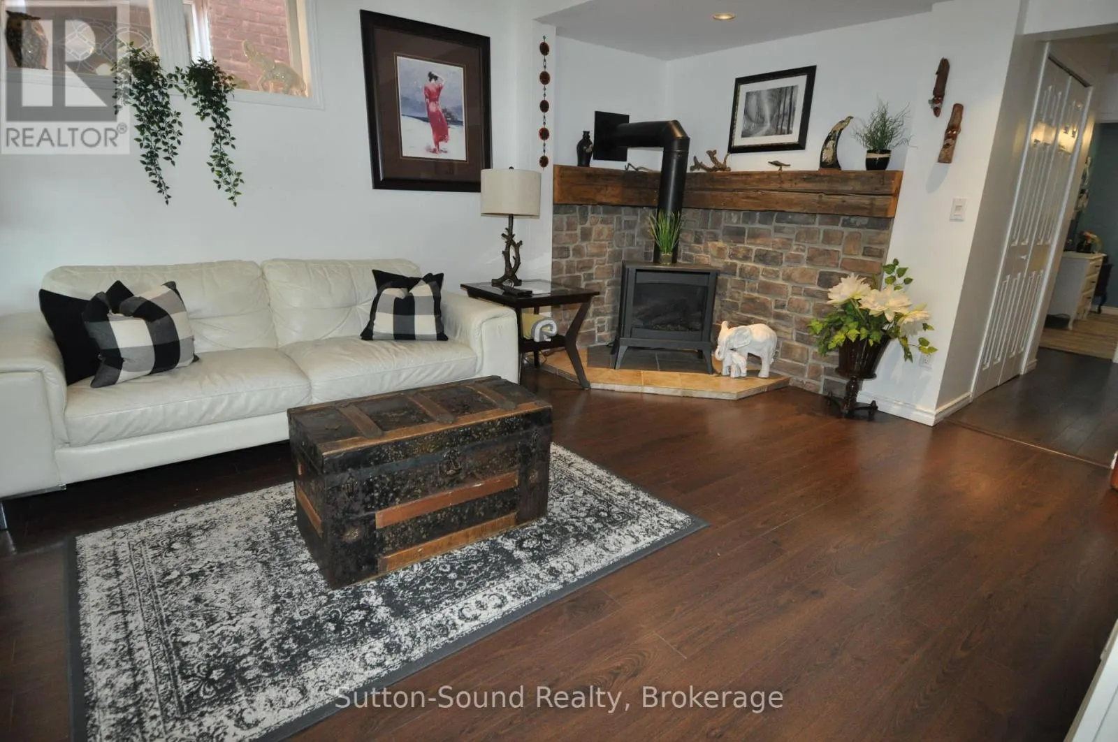 247 6TH STREET E