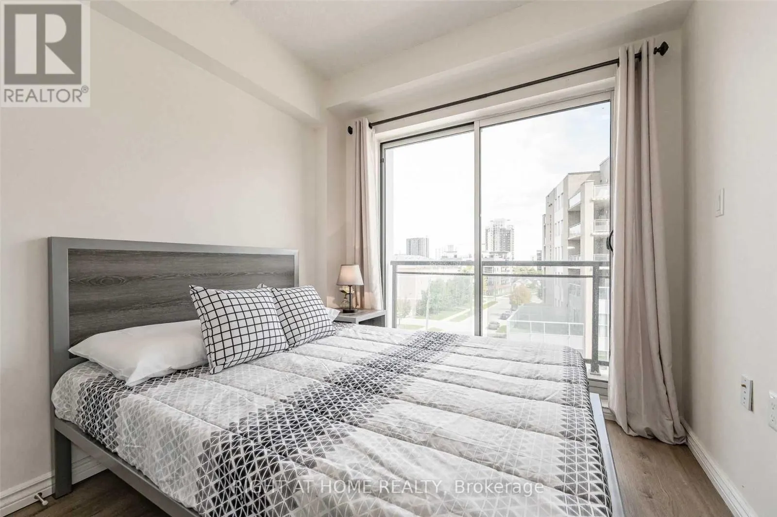G101 - 275 LARCH STREET