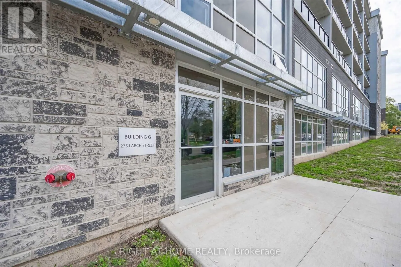 G101 - 275 LARCH STREET