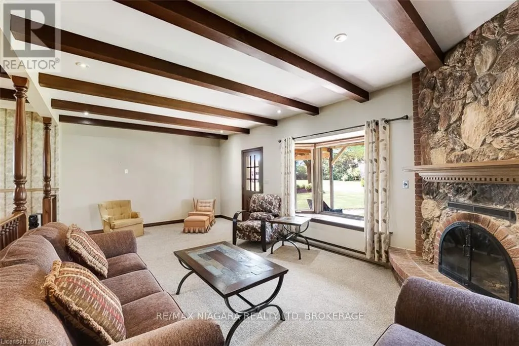 4446 LAKESIDE DRIVE
