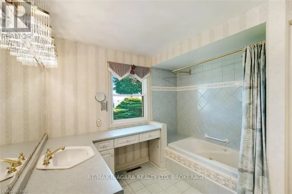 4446 LAKESIDE DRIVE