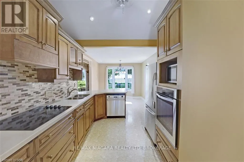 4446 LAKESIDE DRIVE