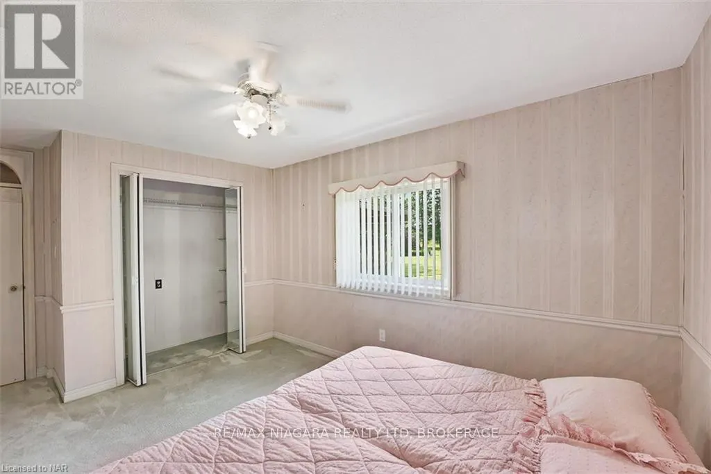 4446 LAKESIDE DRIVE