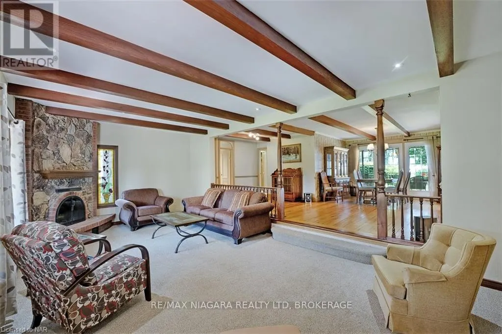 4446 LAKESIDE DRIVE