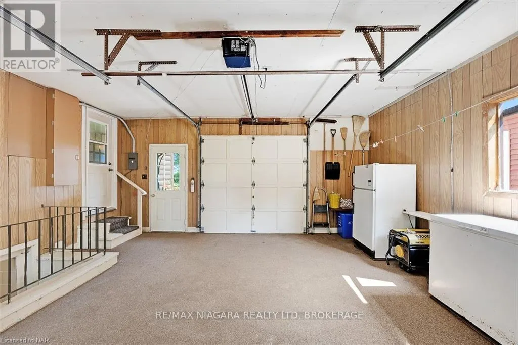 4446 LAKESIDE DRIVE