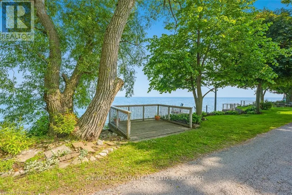 4446 LAKESIDE DRIVE
