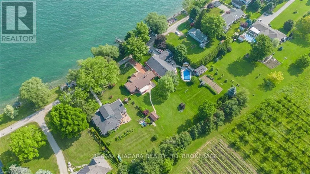 4446 LAKESIDE DRIVE