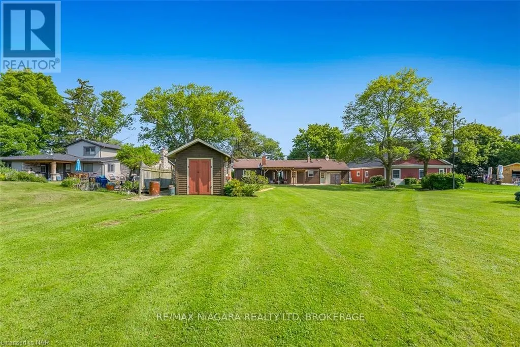 4446 LAKESIDE DRIVE
