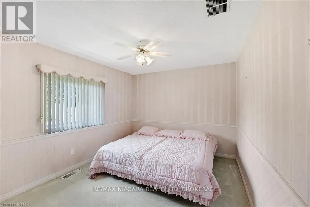 4446 LAKESIDE DRIVE