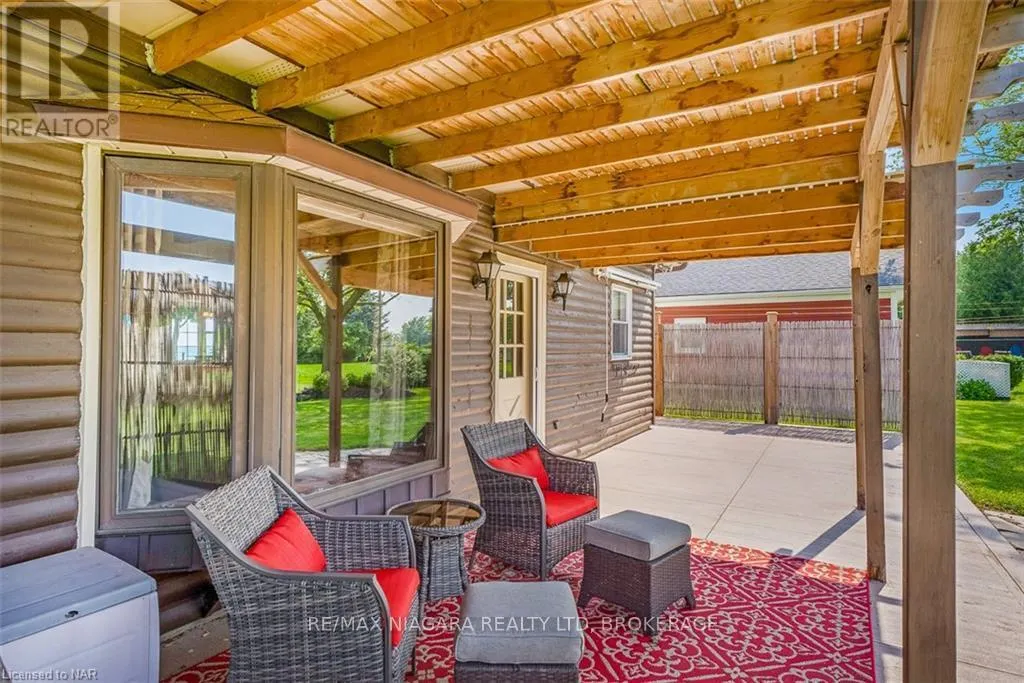 4446 LAKESIDE DRIVE