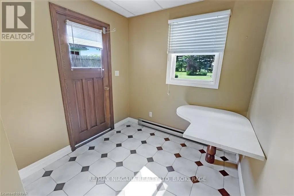 4446 LAKESIDE DRIVE