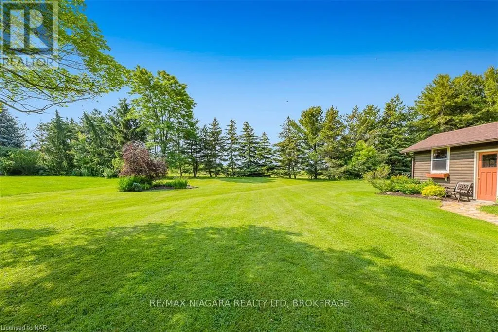 4446 LAKESIDE DRIVE
