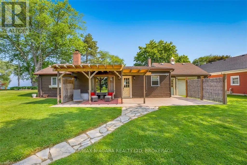 4446 LAKESIDE DRIVE
