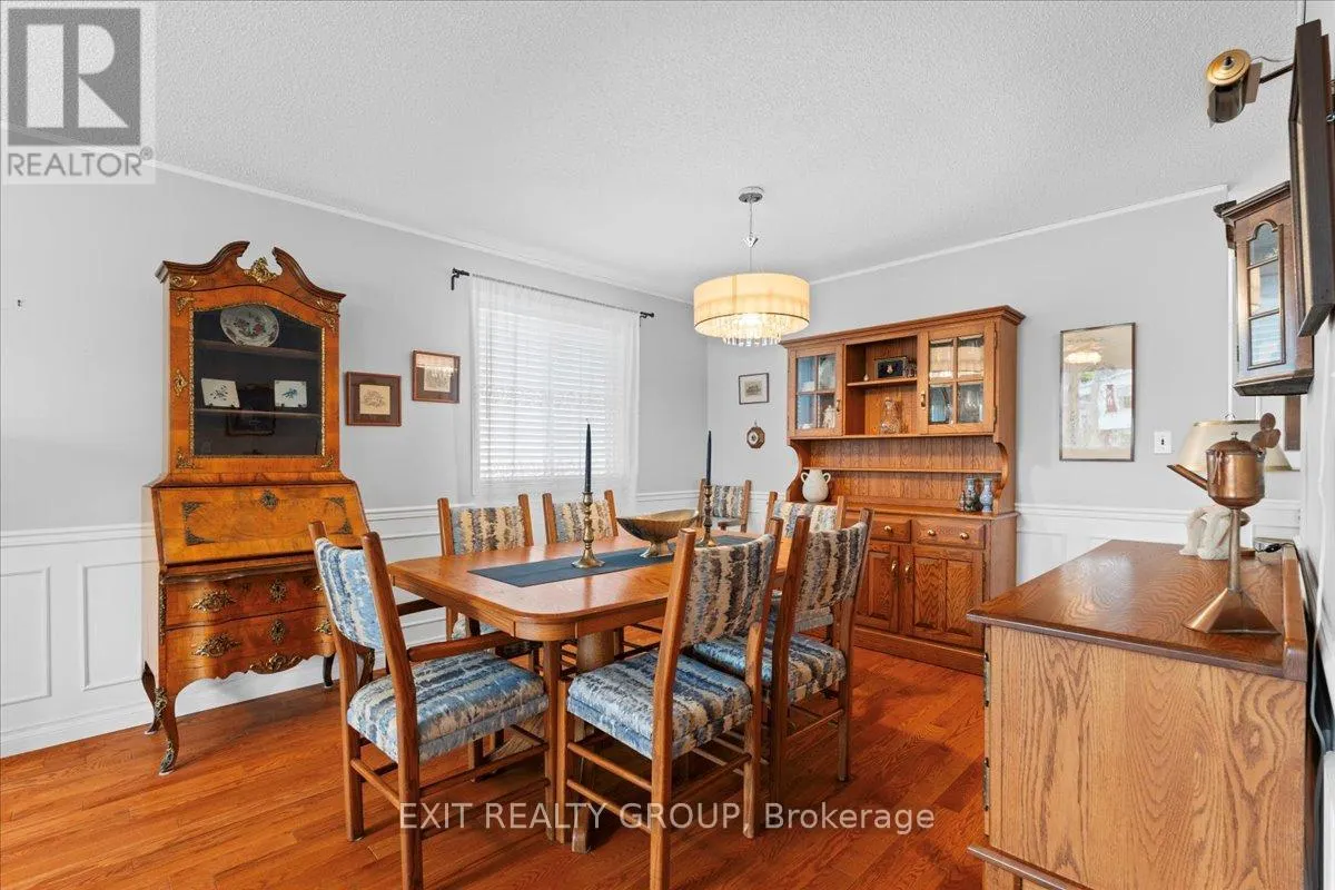 41 FARADAY GARDENS