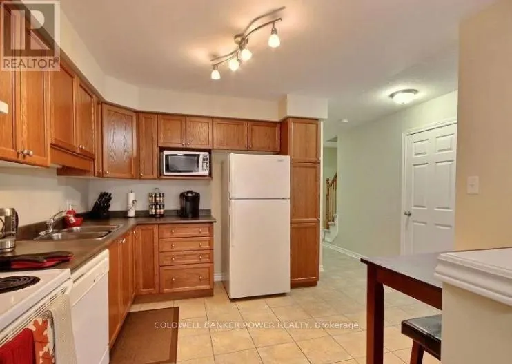 39 - 1059 WHETHERFIELD STREET, #39
