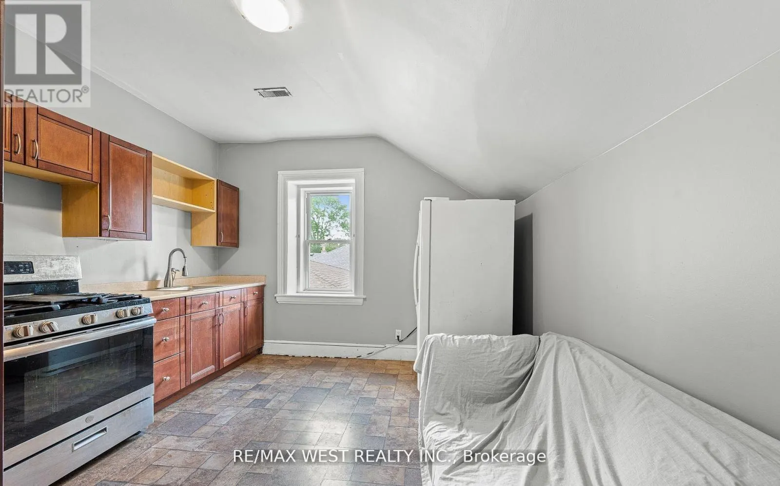 58 BROOK STREET E