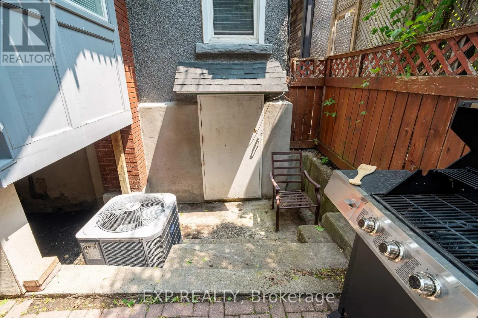 12 ROSS AVENUE