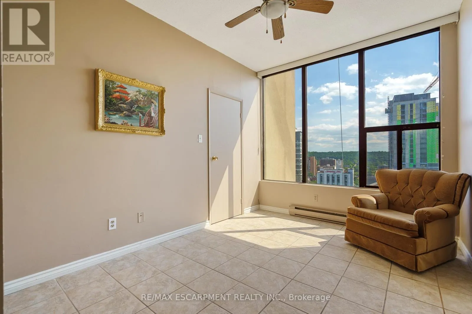 2203 - 75 QUEEN STREET N