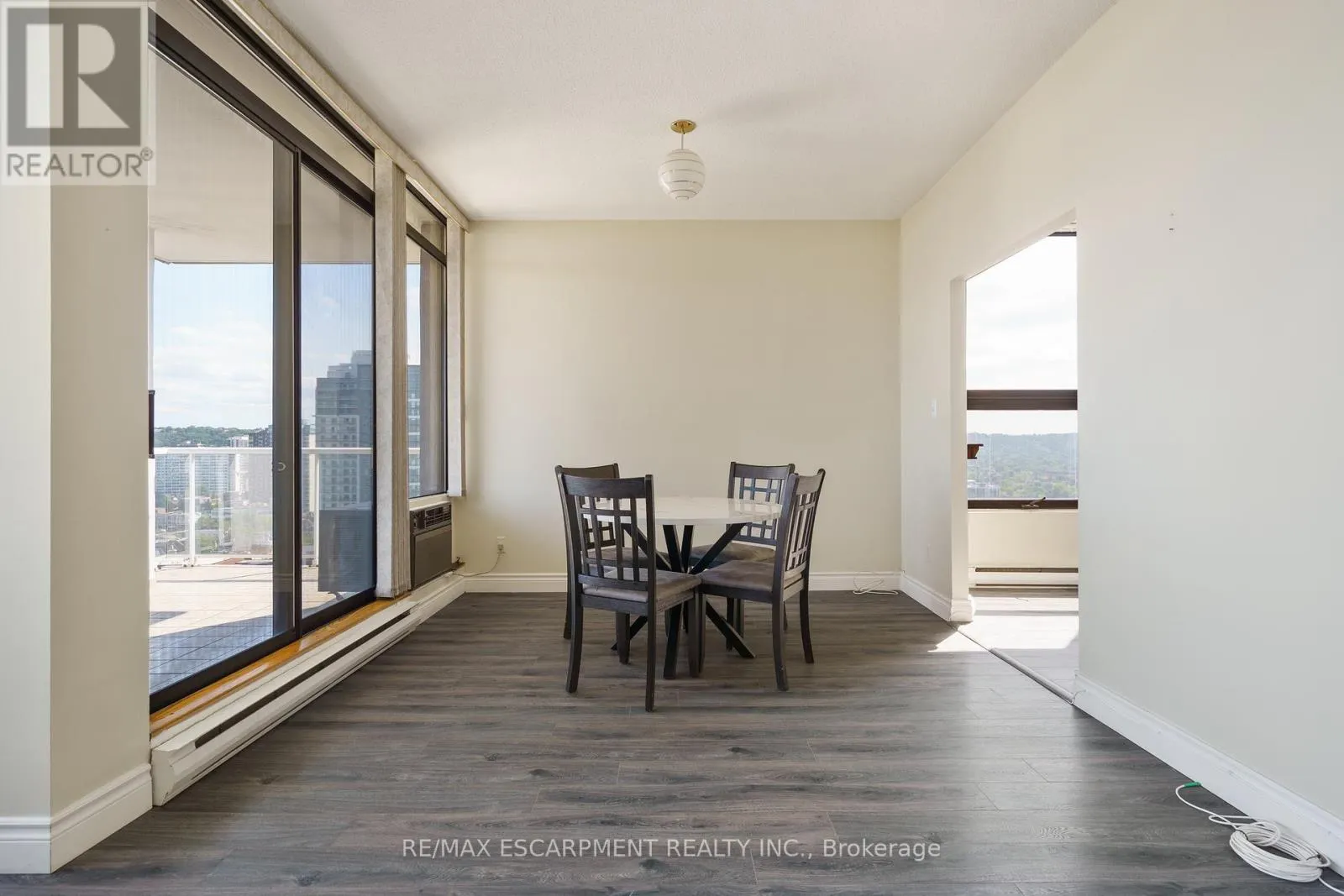2203 - 75 QUEEN STREET N