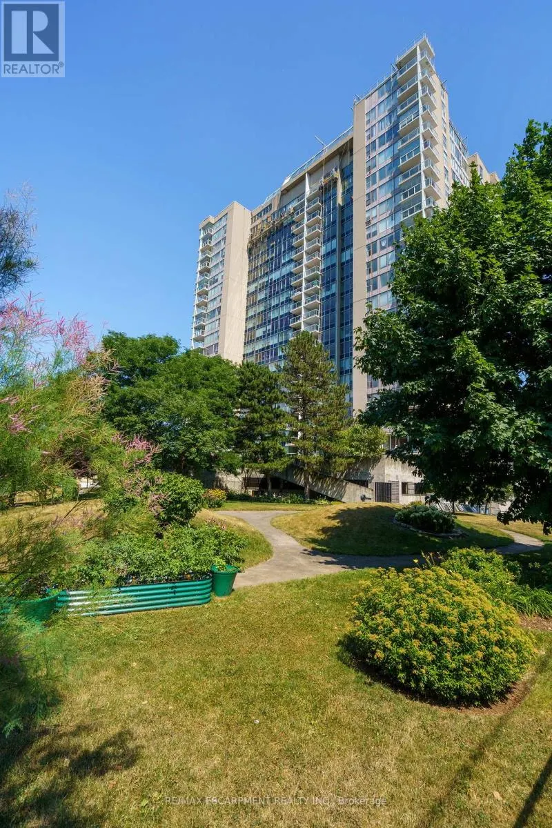 2203 - 75 QUEEN STREET N