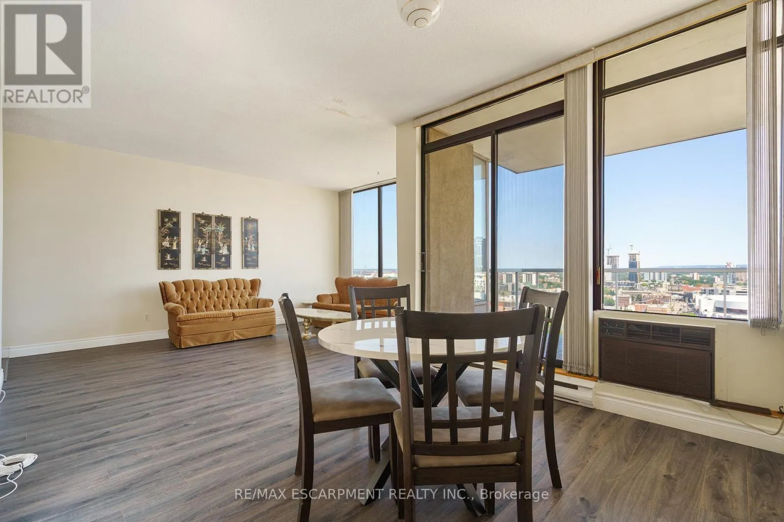 2203 - 75 QUEEN STREET N