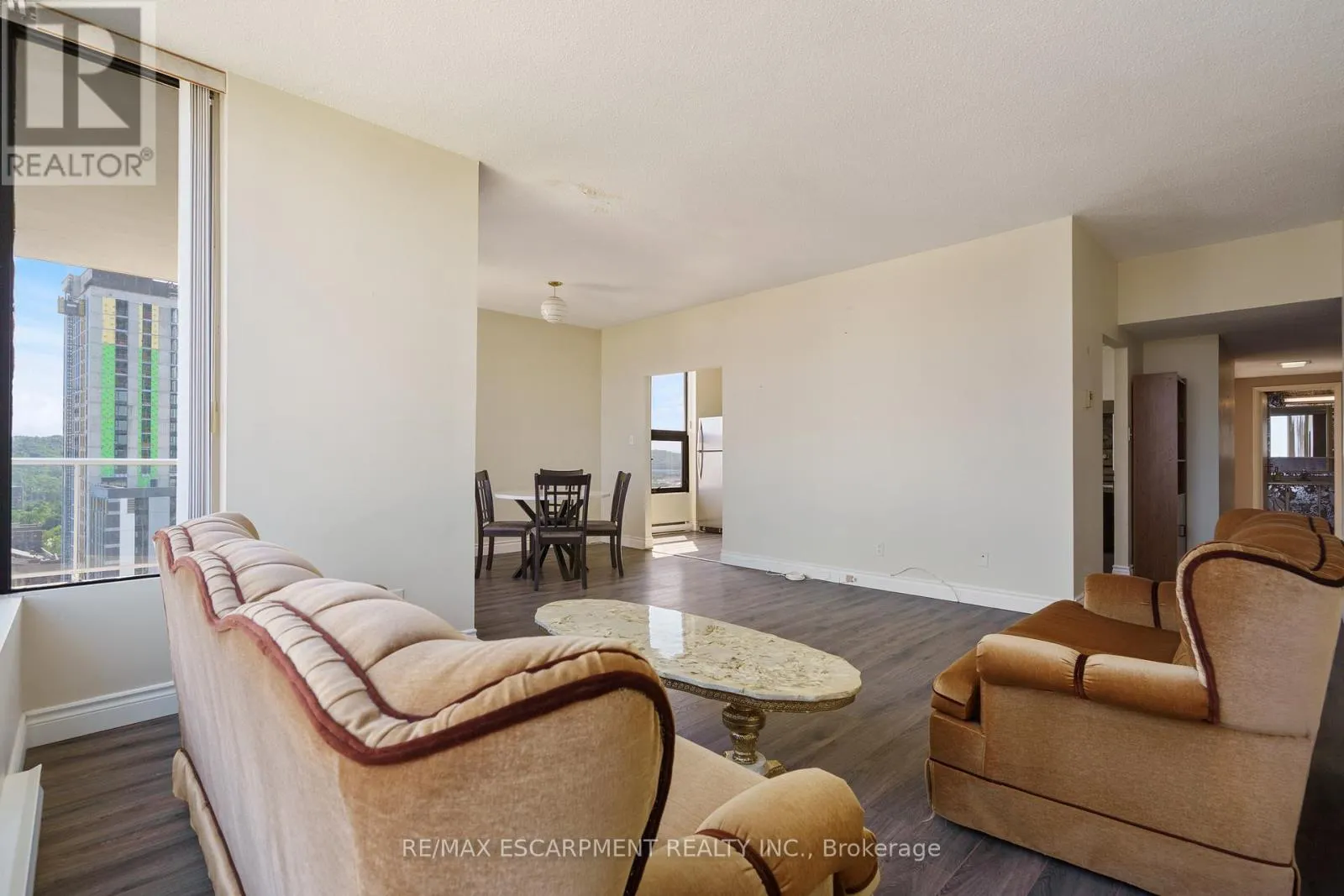2203 - 75 QUEEN STREET N