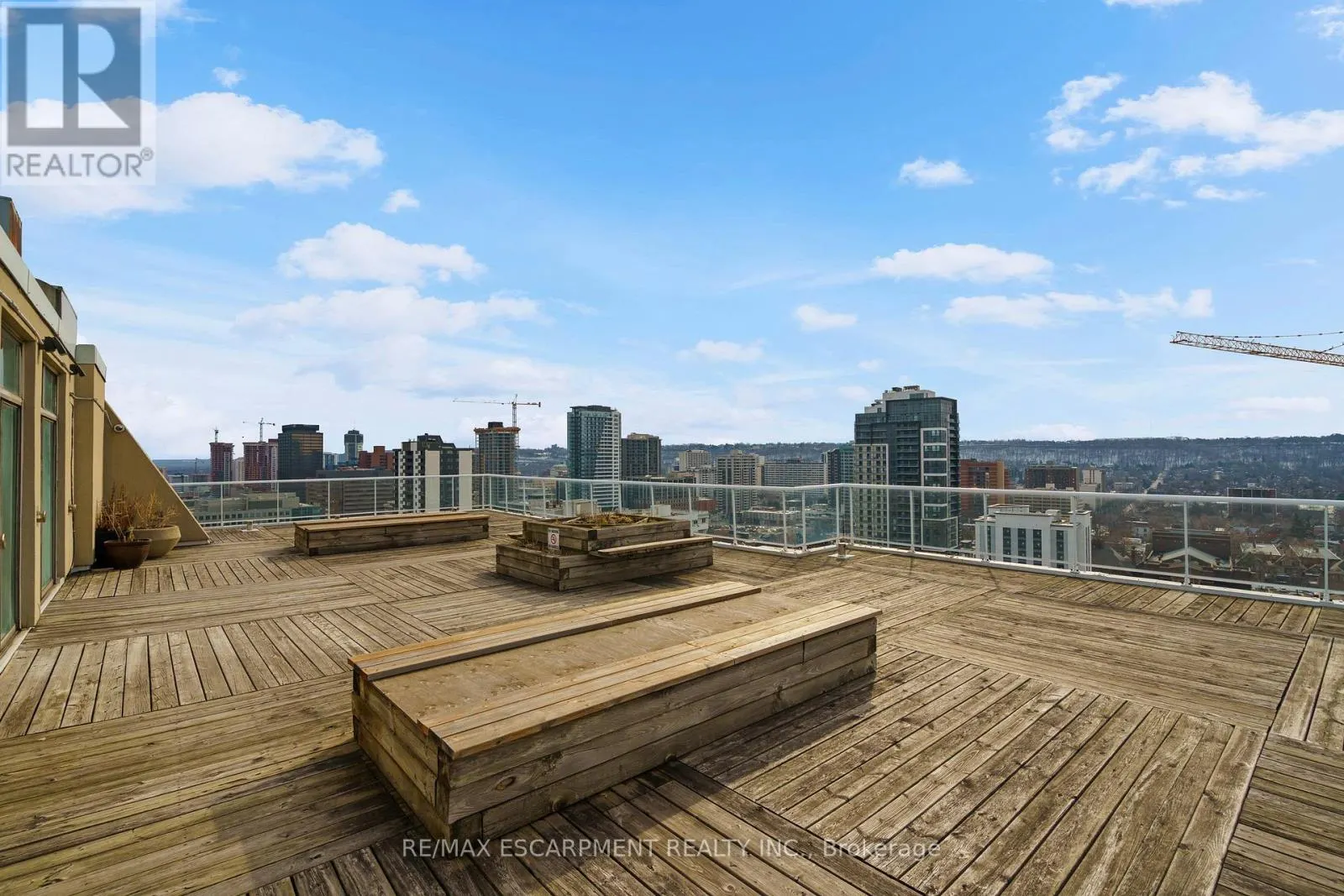 2203 - 75 QUEEN STREET N