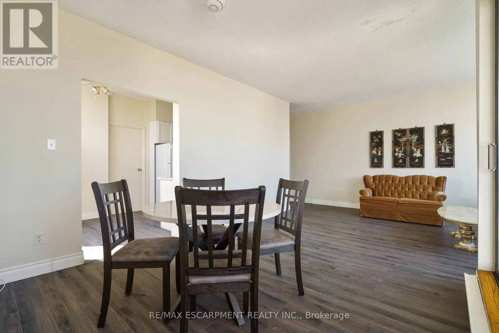2203 - 75 QUEEN STREET N