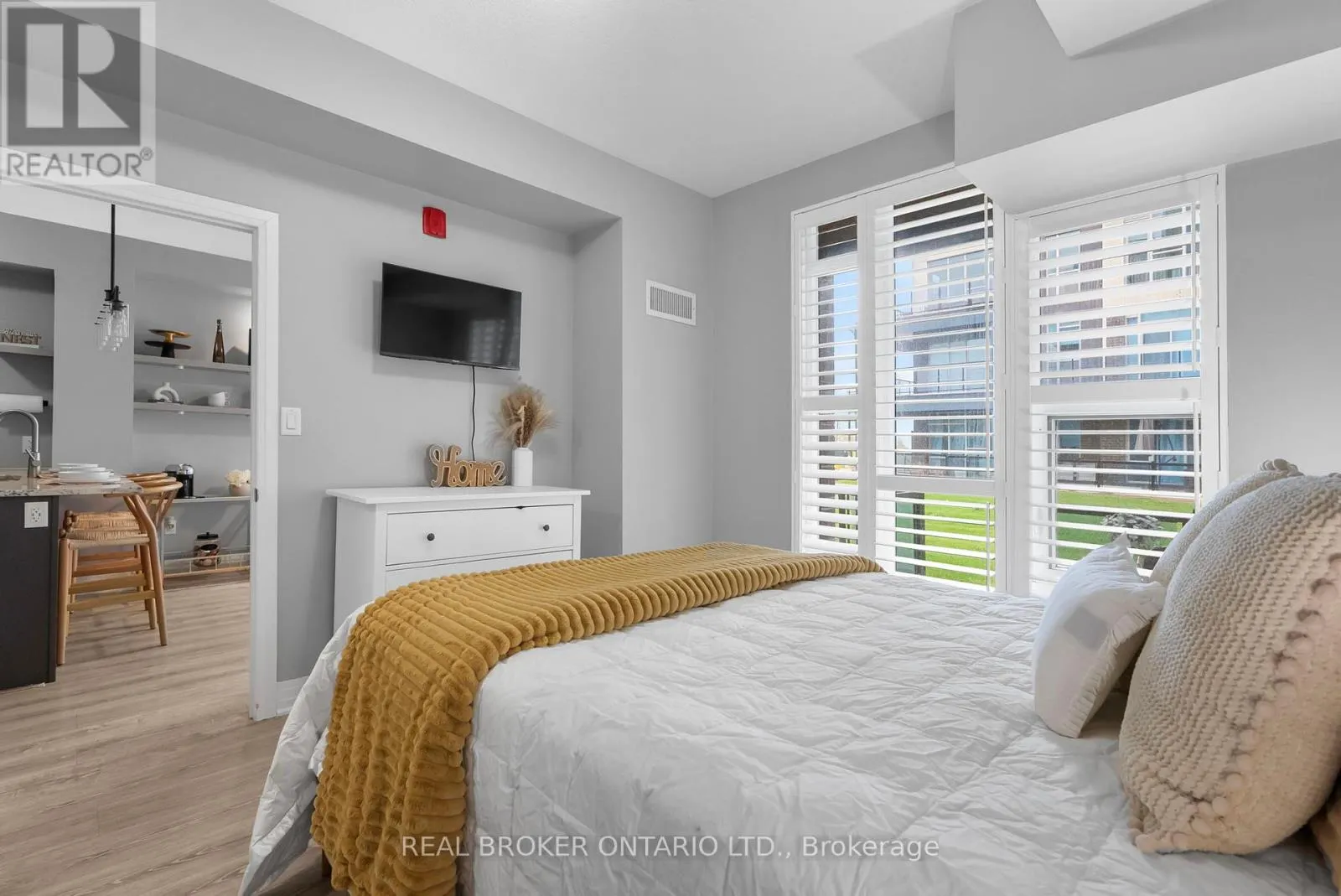 110 - 10 CONCORD PLACE W
