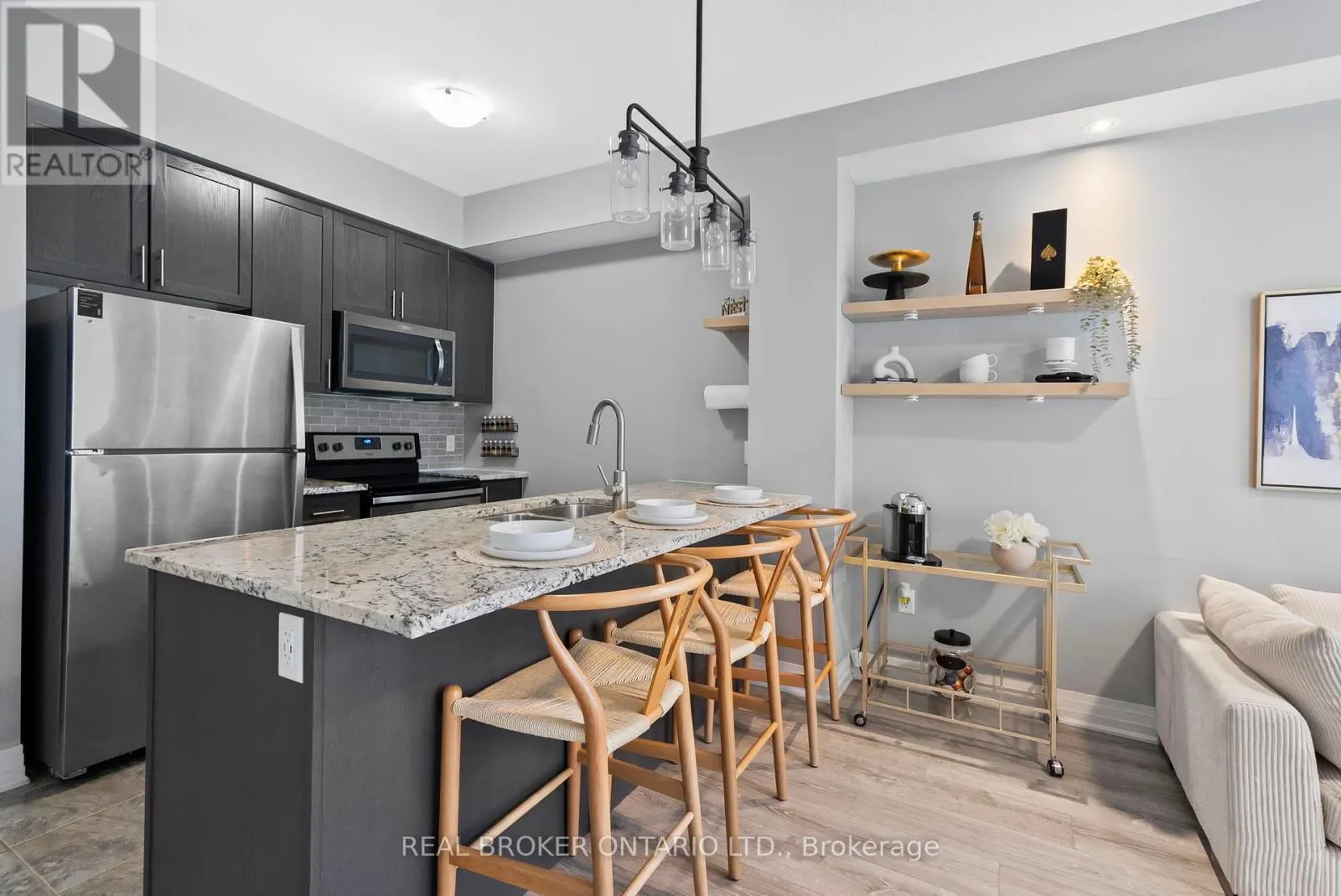 110 - 10 CONCORD PLACE W