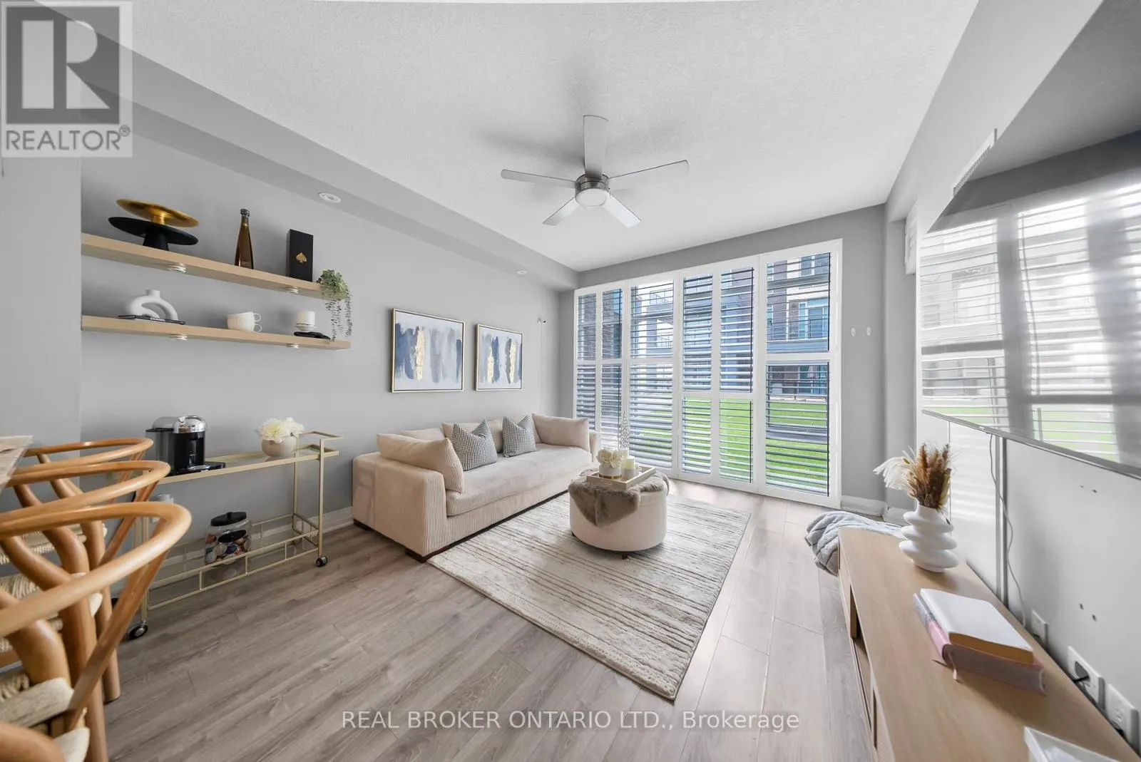 110 - 10 CONCORD PLACE W